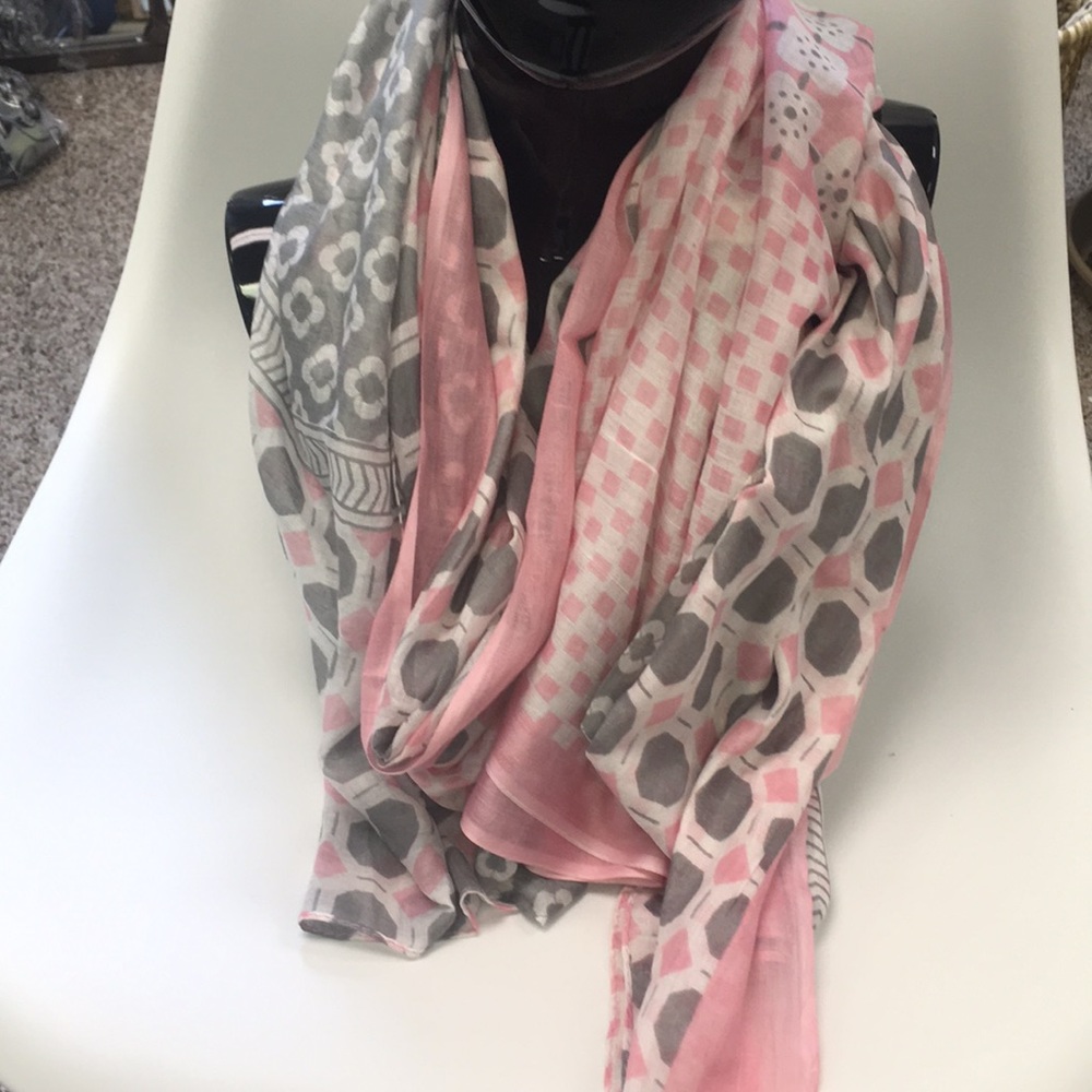 Pink scarf 🧣 - Picture 2 of 5